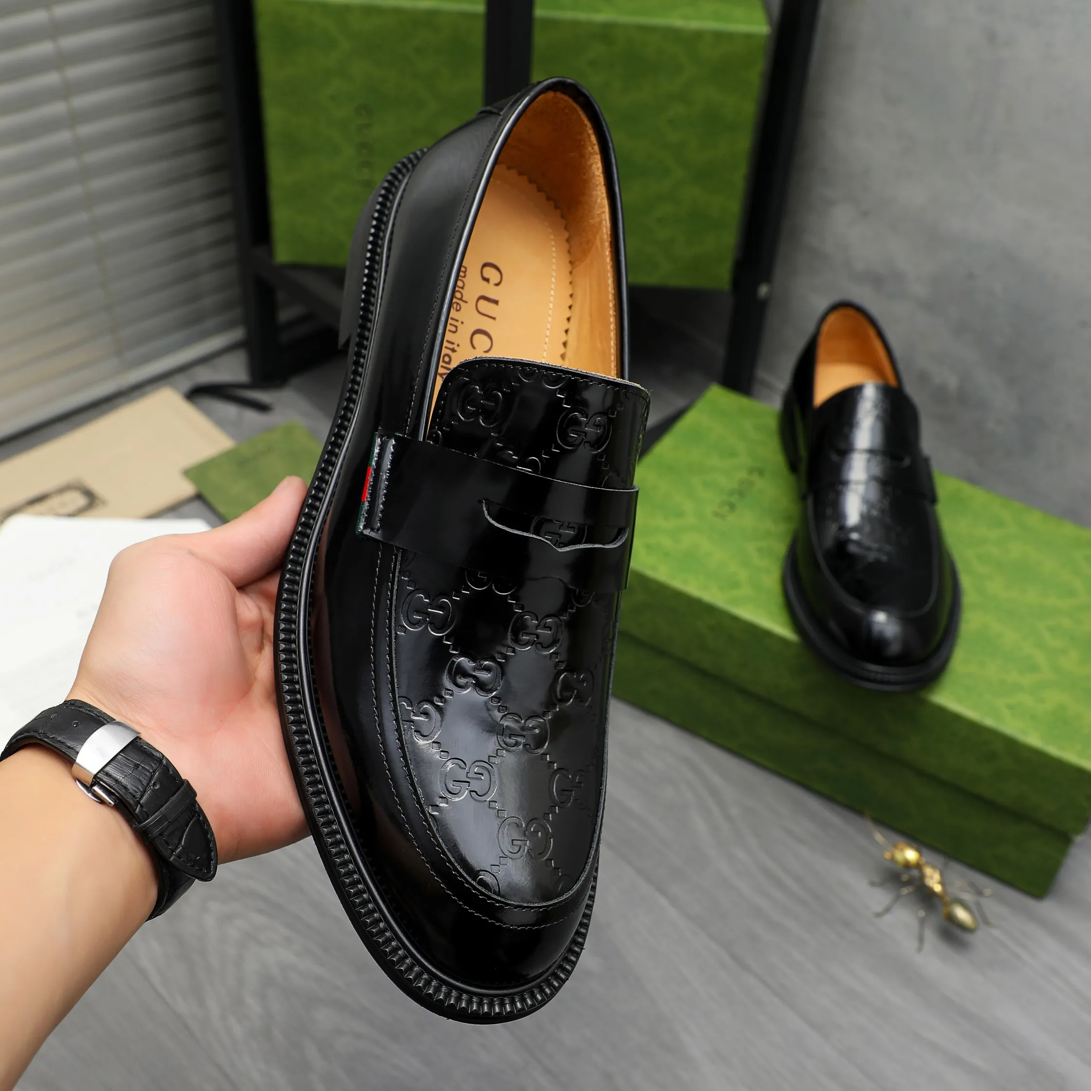 Men's shoes 💰p500 Product trademark: GUCCI "Gucci" business slip-on leather shoes Regular size: 38-46 (38.45.46 custom-made, non-returnable) Product materials: Selected lacquer embossed cowhide upper, cowhide lining, original rubber outsole